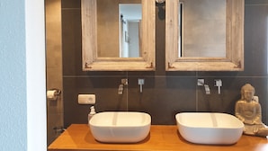 Bathtub - Modern House With Lots of Glass, in Baarle-nassau (Baarle-Nassau)