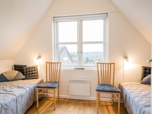 2 bedrooms, individually furnished - 4 Person Holiday Home on a Holiday Park in Henne (Henne)