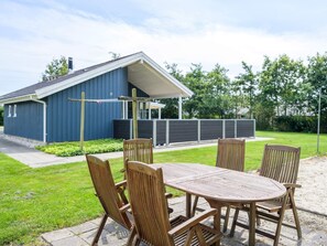 House | Outdoor dining