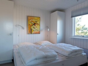 3 bedrooms, individually furnished, bed sheets - 6 Person Holiday Home in Fano (Fano)