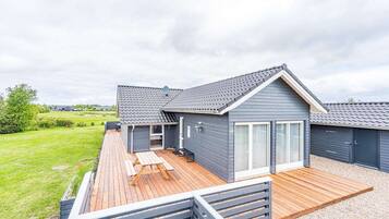 House | Outdoor dining