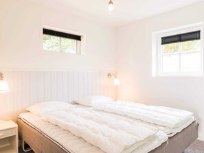 3 bedrooms, individually furnished, bed sheets - 6 Person Holiday Home in Blavand (Blavand)