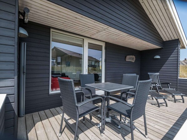 House | Outdoor dining