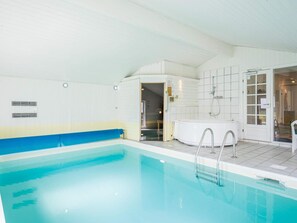 Casa | Piscina | Piscina interna, piscina externa