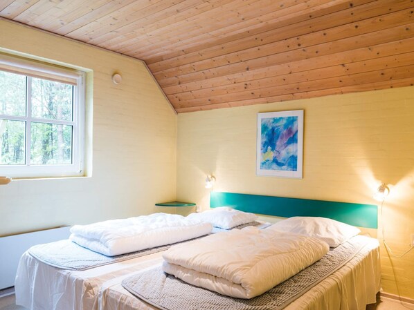 House | 4 bedrooms, individually furnished, bed sheets - 7 Person Holiday Home in Norre Nebel (Norre Nebel)