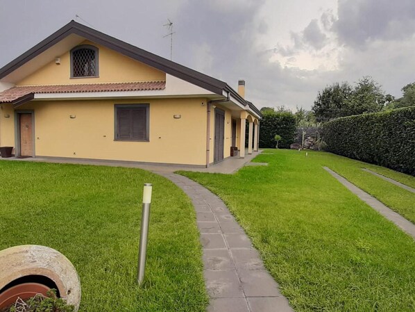 Exterior - Stylish Holiday Home in Viagrande With Swimming Pool (Viagrande)