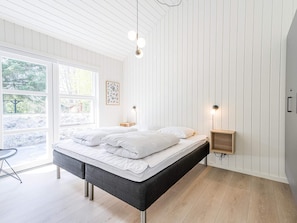 3 bedrooms, individually furnished, bed sheets - 4 Person Holiday Home on a Holiday Park in Blåvand (Blavand)