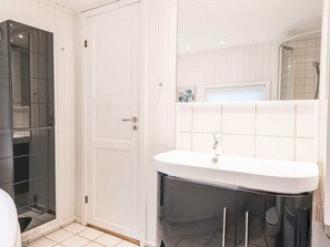 Shower - 4 Person Holiday Home on a Holiday Park in Blåvand (Blavand)