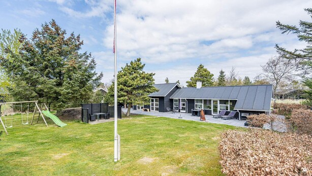 Property grounds - 4 Person Holiday Home on a Holiday Park in Blåvand (Blavand)