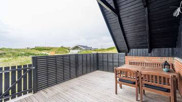 House | Outdoor dining