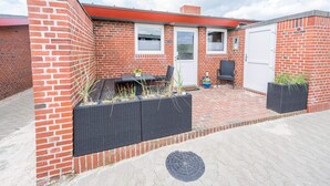 Exterior - 5 Person Holiday Home on a Holiday Park in Henne (Henne)