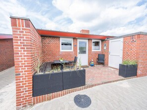 Exterior - 5 Person Holiday Home on a Holiday Park in Henne (Henne)