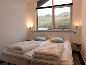 4 bedrooms, individually furnished, bed sheets - 8 Person Holiday Home in Hvide Sande (Hvide Sande)