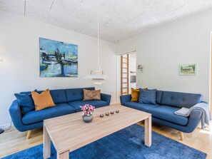 Living area - 6 Person Holiday Home in Henne (Henne)