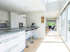 Private kitchen - 6 Person Holiday Home in Henne (Henne)