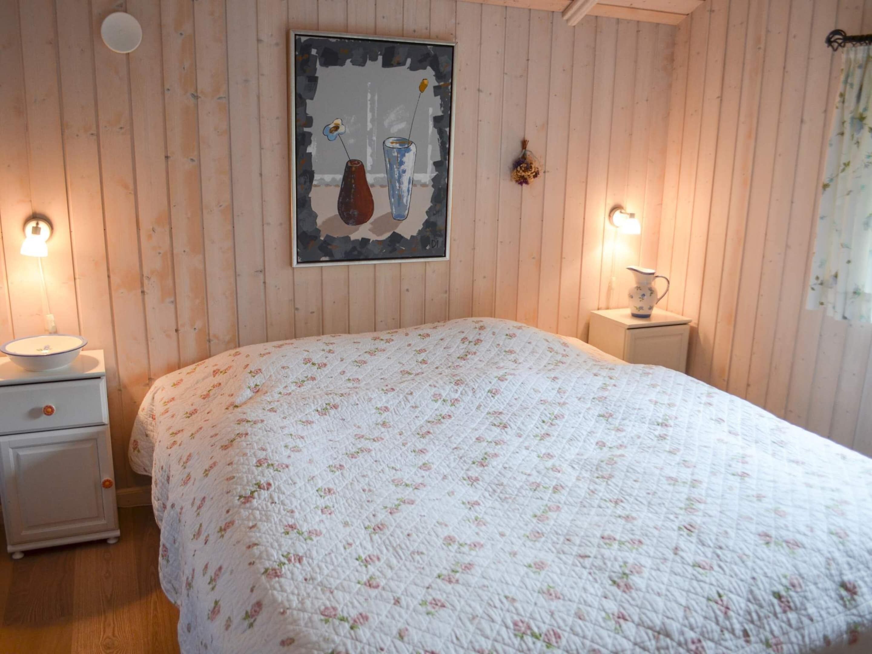 4 bedrooms, individually furnished, bed sheets