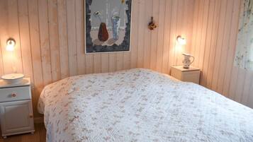 4 bedrooms, individually furnished, bed sheets