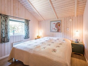 Rumah | 4 kamar tidur dan dilengkapi dengan perabotan berbeda-beda