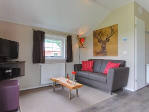 Chalet | Living area - Cozy Cottage With Dishwasher, Near Utrecht (Maarn)