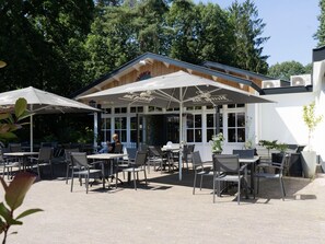 Chalet | Dining - Cozy Cottage With Dishwasher, Near Utrecht (Maarn)