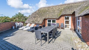 House | Outdoor dining - 8 Person Holiday Home in Blavand (Blavand)