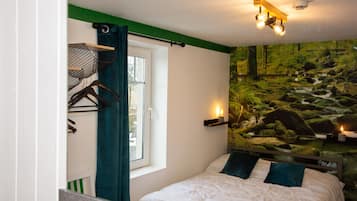 House | 7 bedrooms, individually furnished, iron/ironing board, bed sheets