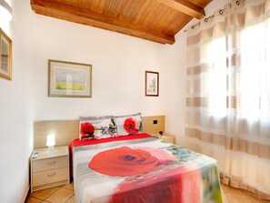 Departamento | 3 habitaciones, muebles diferentes y tabla de planchar con plancha 