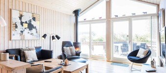 Bright and Spacious Family Retreat-by Traum