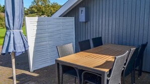 House | Outdoor dining - 5 Person Holiday Home in Hemmet (Hemmet)