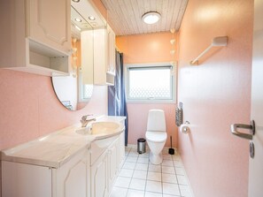 House | Bathroom - 5 Person Holiday Home in Hemmet (Hemmet)