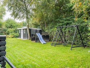 A backyard with a slide, a swing set, and a small shed. - 4 Star Holiday Home in Hemmet (Hemmet)