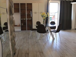 Dining - Holiday Apartment near Lake, Shared Swimming Pool (Lazise)