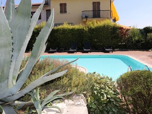 House | Pool