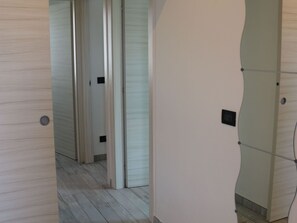 Bathroom - Holiday Apartment near Lake, Shared Swimming Pool (Lazise)