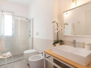 Shower, towels