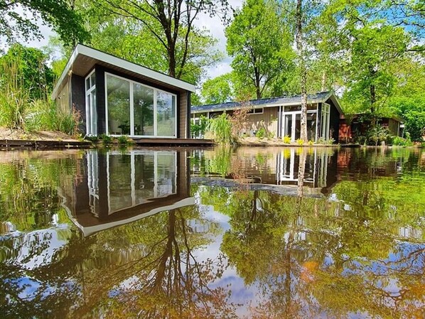 Property grounds - Modern Chalet With Fireplace, Near De Veluwe (Hoenderloo)