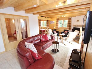Chalet | Living area - Luxury Chalet with Hot Tub in La Tzoumaz (Riddes)