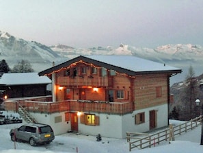 Chalet | Exterior - Luxury Chalet with Hot Tub in La Tzoumaz (Riddes)