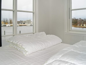 3 bedrooms, cribs/infant beds