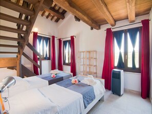 Apartment | 2 bedrooms, bed sheets - Scenic Apartment in Ascoli Piceno with Hot Tub (Ripatransone)