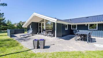 House | Outdoor dining