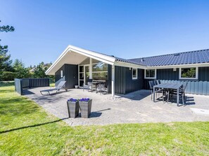 House | Outdoor dining