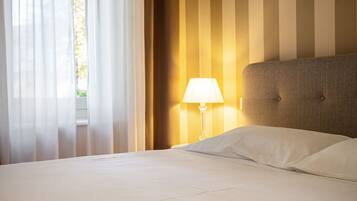 2 camere, con arredamento individuale, lenzuola
