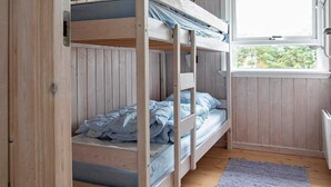 4 bedrooms, cribs/infant beds - Holiday Home in Pandrup (Pandrup)