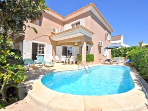 Indoor pool, outdoor pool - Beautiful Villa Located Less Than Five Minutes Walk From the Old Village (Loulé)