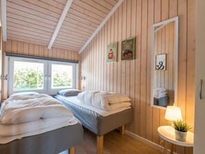 4 bedrooms, bed sheets