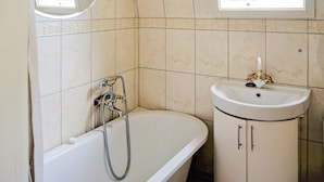 House | Bathroom - 5 Person Holiday Home in Tingsryd (Tingsryd)