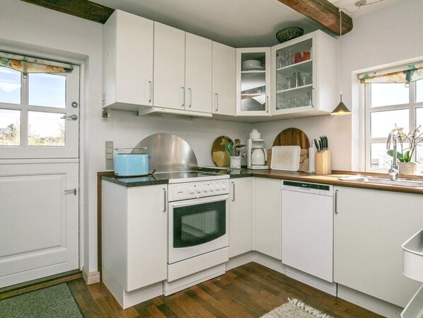 Fridge, coffee/tea maker, highchair
