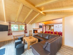 Chalet | Living area