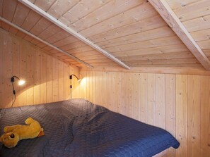 3 bedrooms, cribs/infant beds